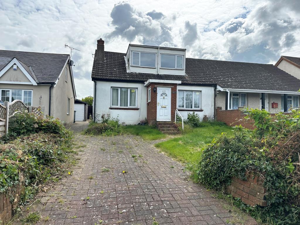 Lot: 157 - CHALET BUNGALOW FOR REFURBISHMENT POTENTIAL FOR EXTENSION - Semi-detached bungalow with drive